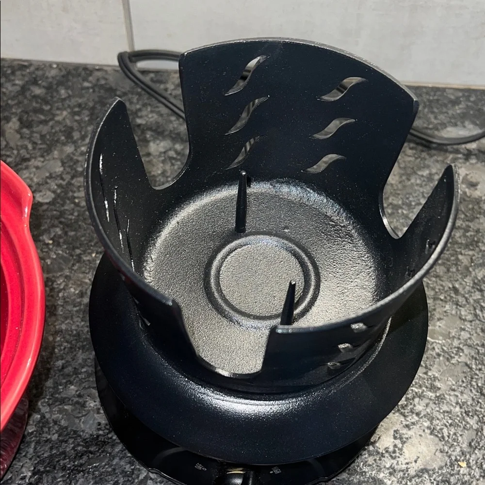 Ceramic Hamilton Beach Red Electric Fondue Set   Looks to be new without box.